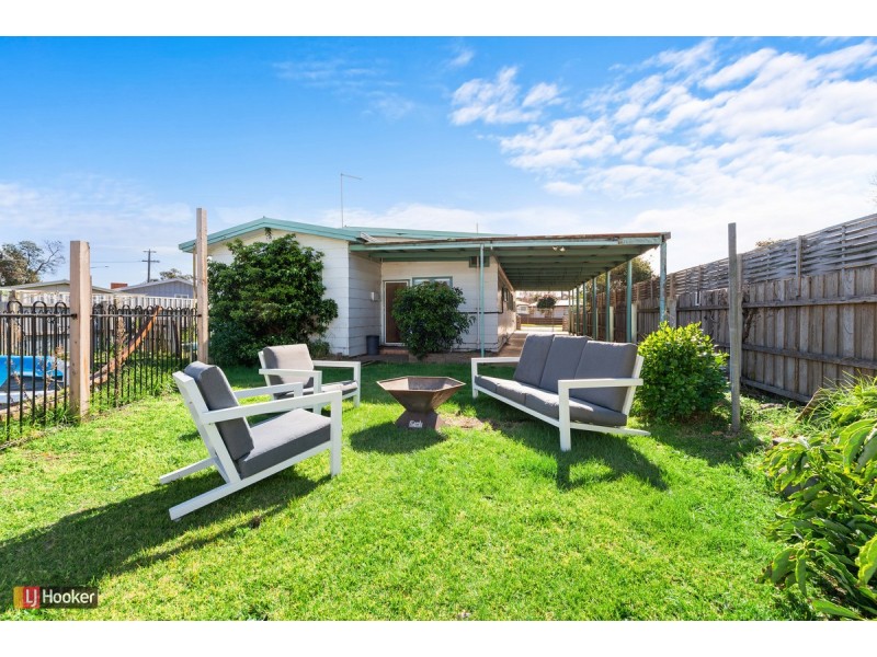 4 Jetty Road, Lakes Entrance VIC 3909