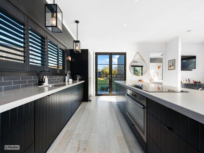 16 Lands End Grove, Metung VIC 3904