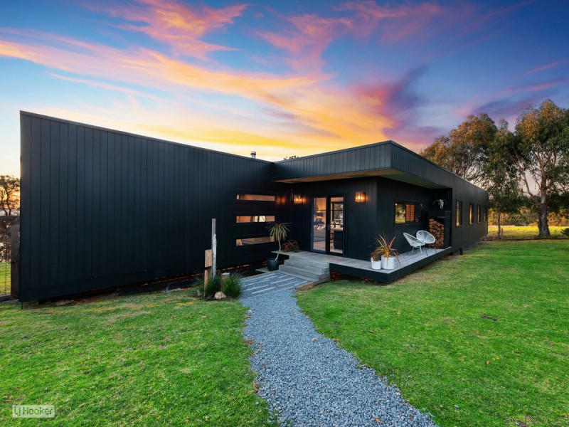 16 Lands End Grove, Metung VIC 3904