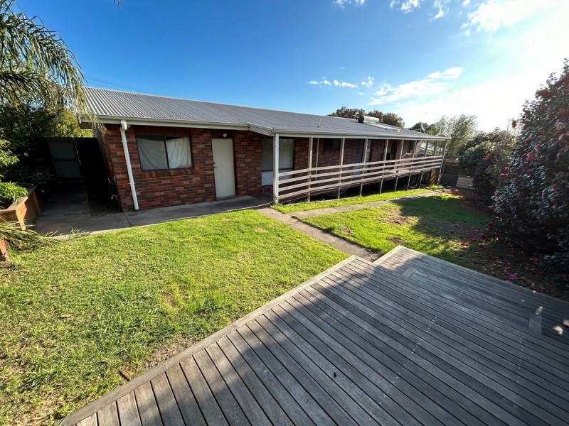 16 Mist Street, Lakes Entrance VIC 3909