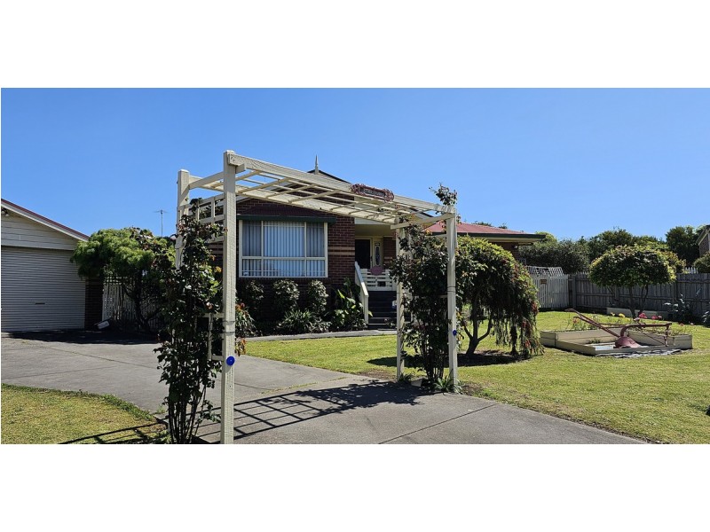 11 Morkham Crt, Lakes Entrance VIC 3909