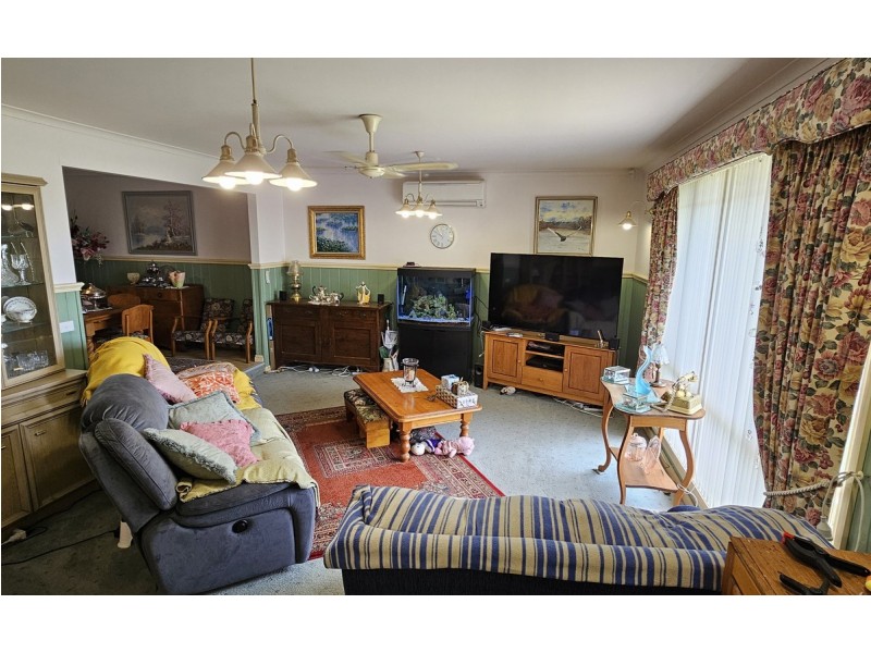 11 Morkham Crt, Lakes Entrance VIC 3909