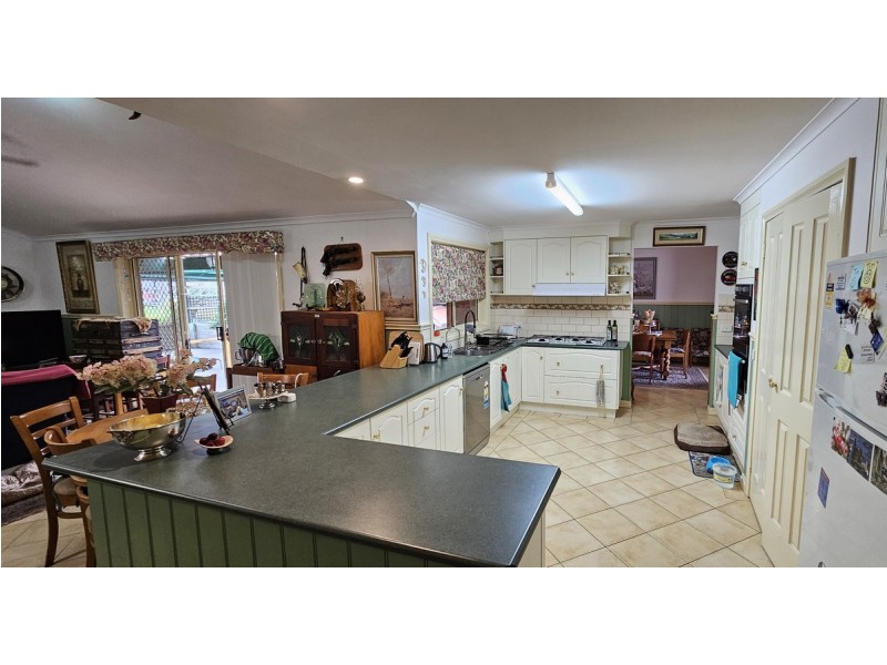 11 Morkham Crt, Lakes Entrance VIC 3909