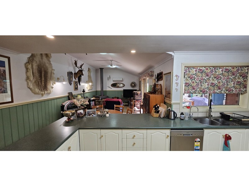 11 Morkham Crt, Lakes Entrance VIC 3909