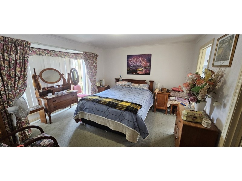 11 Morkham Crt, Lakes Entrance VIC 3909