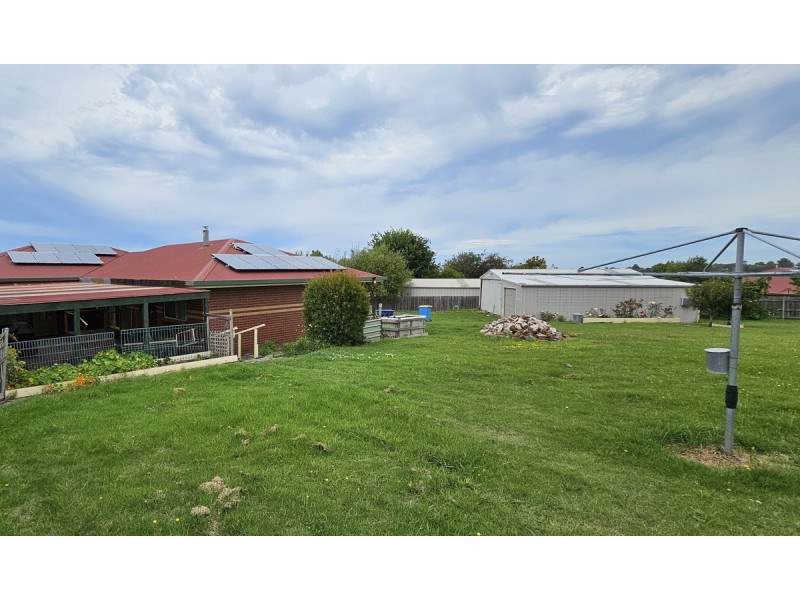 11 Morkham Crt, Lakes Entrance VIC 3909