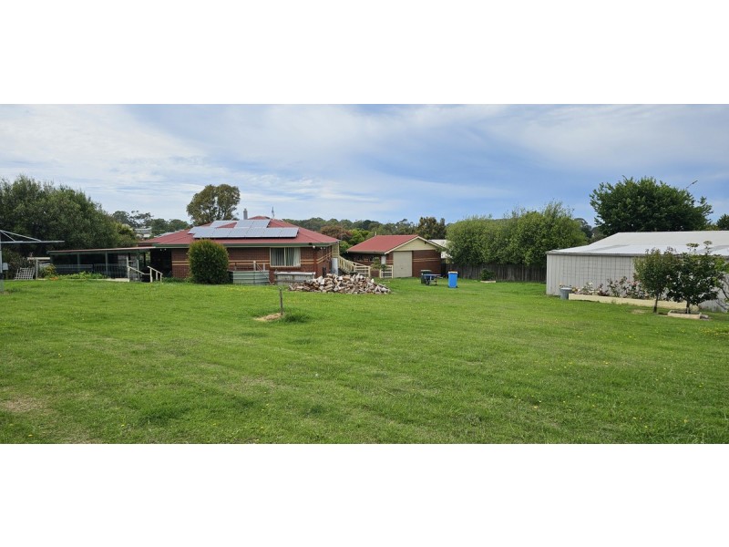 11 Morkham Crt, Lakes Entrance VIC 3909