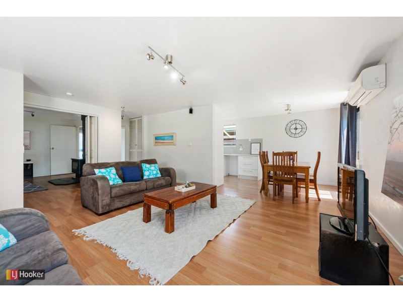 41 Capes Road, Lakes Entrance VIC 3909