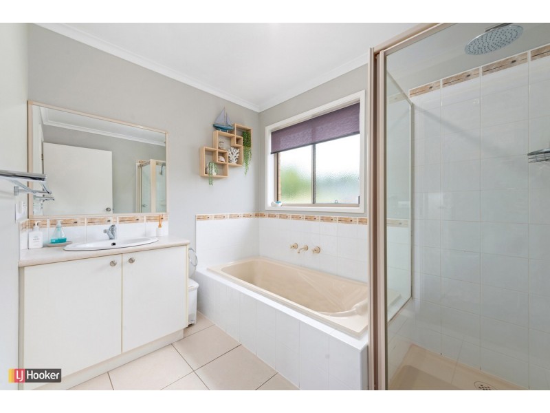 27 John Francis Court, Kalimna VIC 3909