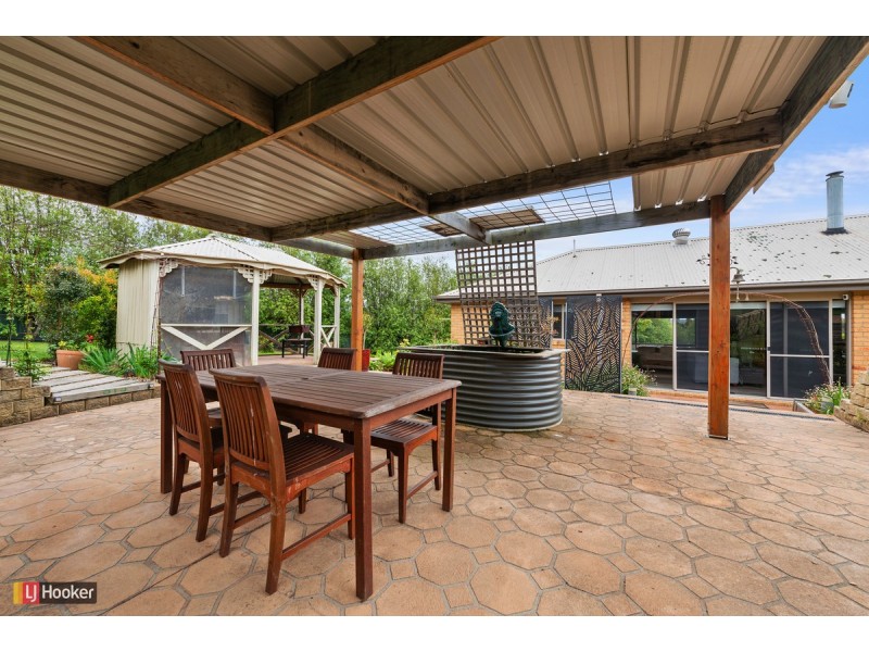 27 John Francis Court, Kalimna VIC 3909