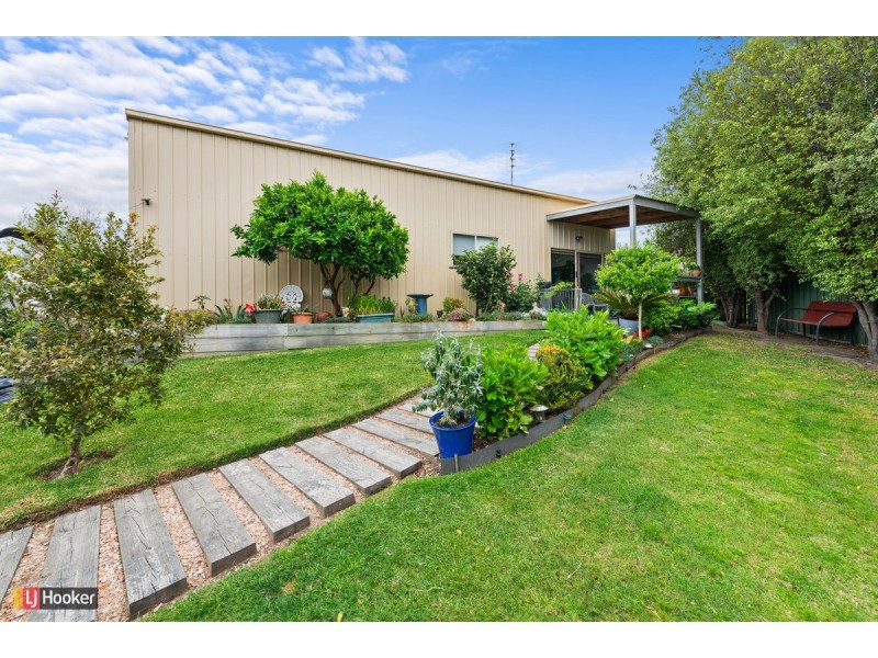 27 John Francis Court, Kalimna VIC 3909