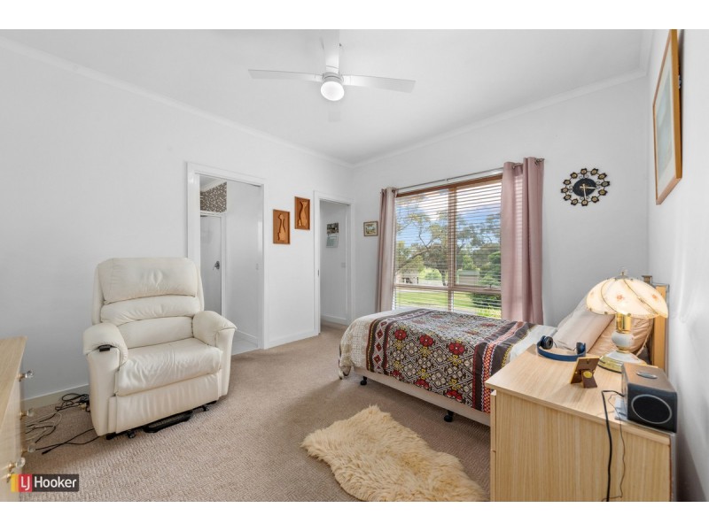 5 Coates Road, Lakes Entrance VIC 3909