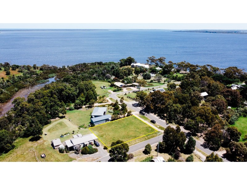 21 Peter Road, Metung VIC 3904