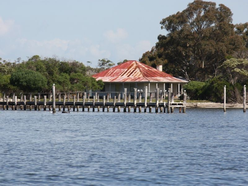 CA Base 11 Boole Poole, Metung VIC 3904