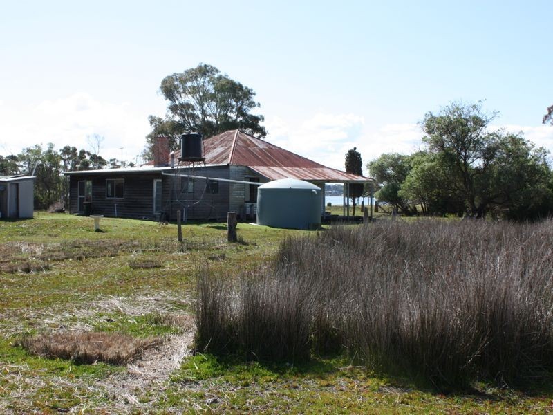 CA Base 11 Boole Poole, Metung VIC 3904