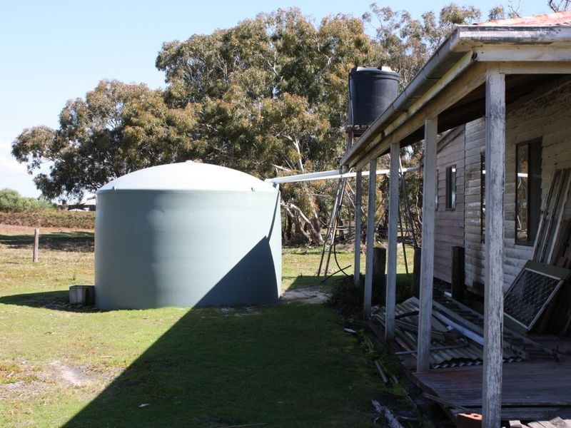 CA Base 11 Boole Poole, Metung VIC 3904