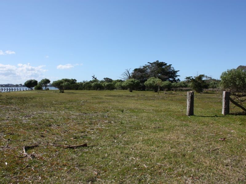 CA Base 11 Boole Poole, Metung VIC 3904