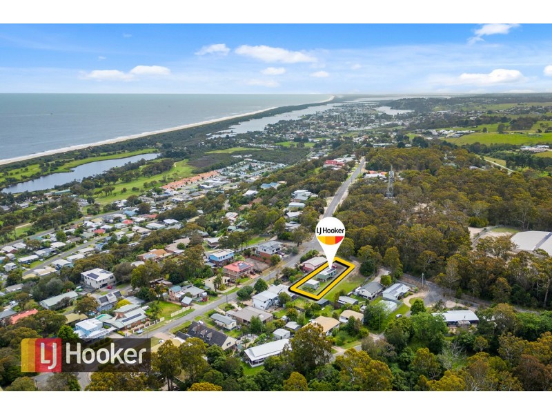 68 Ocean View Parade, Lakes Entrance VIC 3909