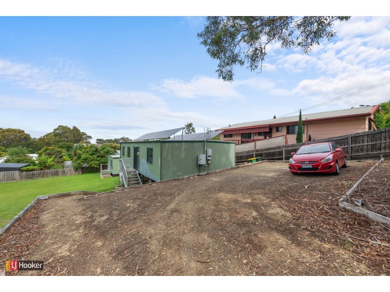 68 Ocean View Parade, Lakes Entrance VIC 3909