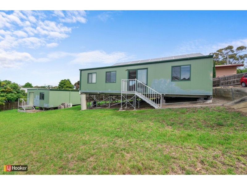 68 Ocean View Parade, Lakes Entrance VIC 3909