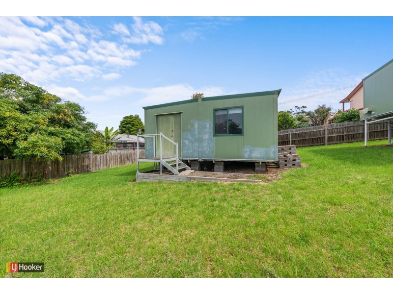68 Ocean View Parade, Lakes Entrance VIC 3909