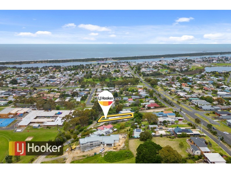 13 Outlook Avenue, Lakes Entrance VIC 3909