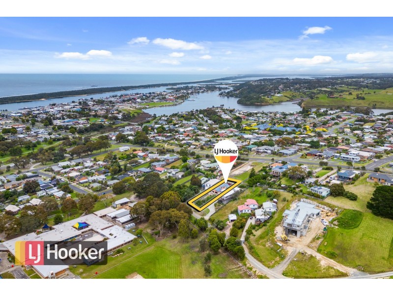 13 Outlook Avenue, Lakes Entrance VIC 3909