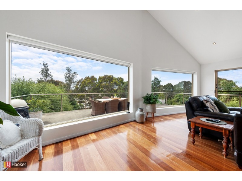 13 Outlook Avenue, Lakes Entrance VIC 3909