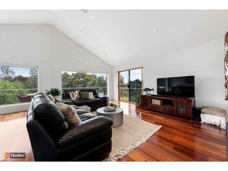 13 Outlook Avenue, Lakes Entrance VIC 3909