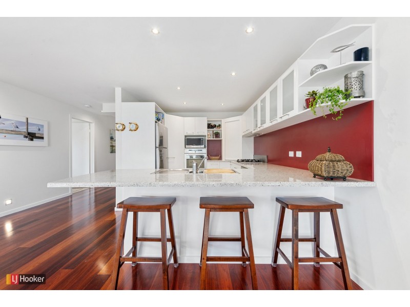 13 Outlook Avenue, Lakes Entrance VIC 3909