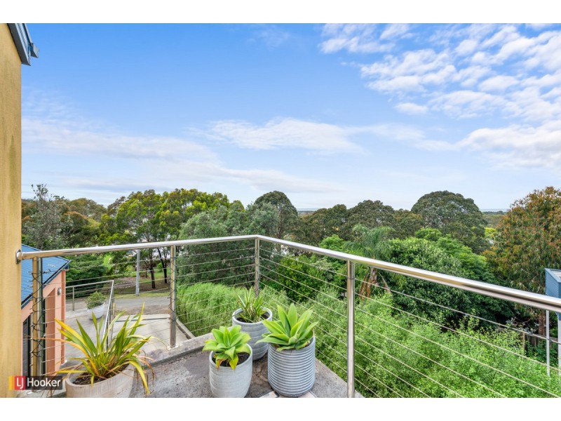 13 Outlook Avenue, Lakes Entrance VIC 3909