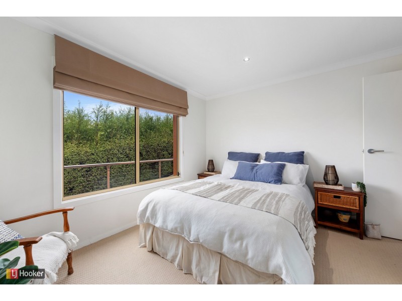 13 Outlook Avenue, Lakes Entrance VIC 3909