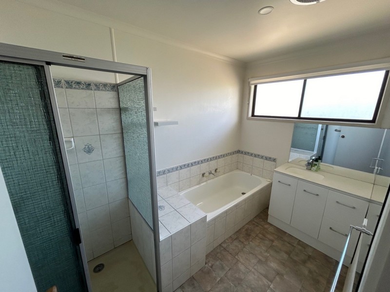 31 Lakeview Drive, Lakes Entrance VIC 3909