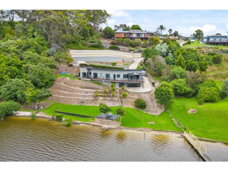 4 Cabarita Point, Kalimna VIC 3909