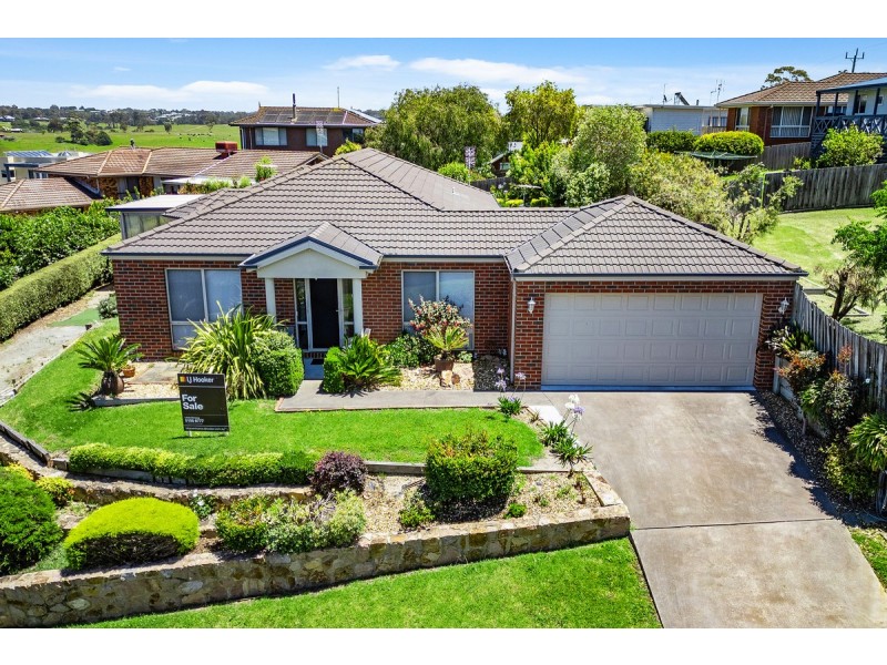 11 Hillcrest Rise, Lakes Entrance VIC 3909