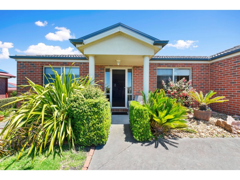 11 Hillcrest Rise, Lakes Entrance VIC 3909