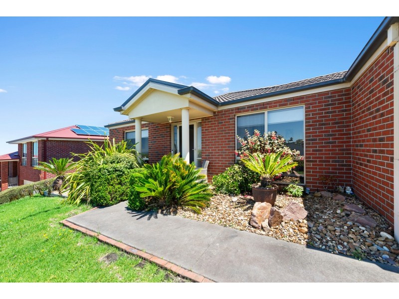11 Hillcrest Rise, Lakes Entrance VIC 3909