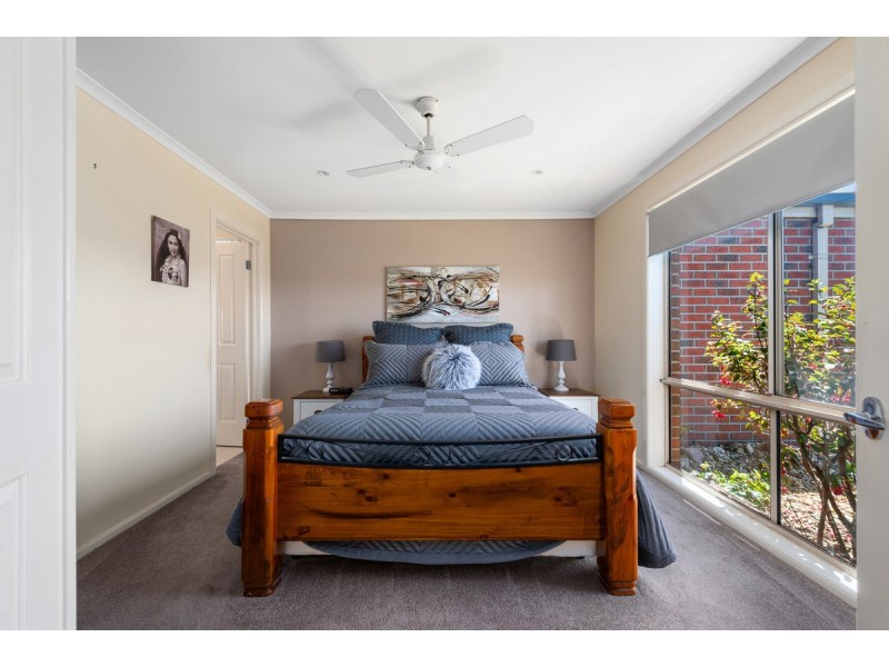 11 Hillcrest Rise, Lakes Entrance VIC 3909