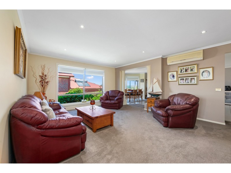 11 Hillcrest Rise, Lakes Entrance VIC 3909