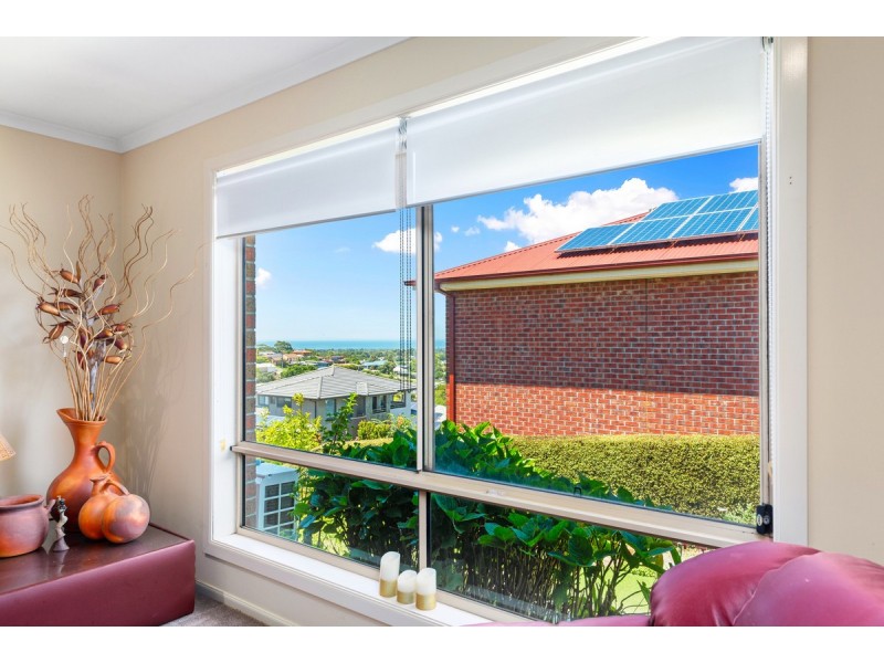 11 Hillcrest Rise, Lakes Entrance VIC 3909