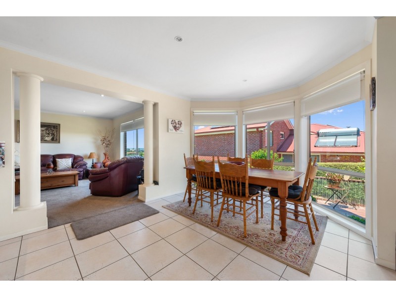 11 Hillcrest Rise, Lakes Entrance VIC 3909