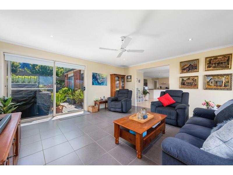 11 Hillcrest Rise, Lakes Entrance VIC 3909