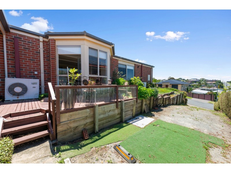 11 Hillcrest Rise, Lakes Entrance VIC 3909