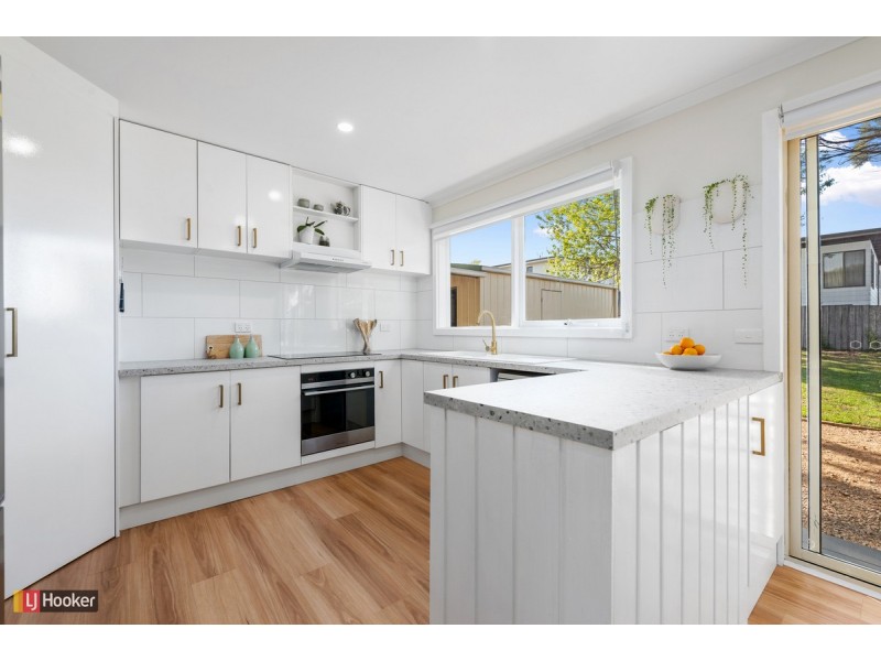 3 Uplands Avenue, Lakes Entrance VIC 3909