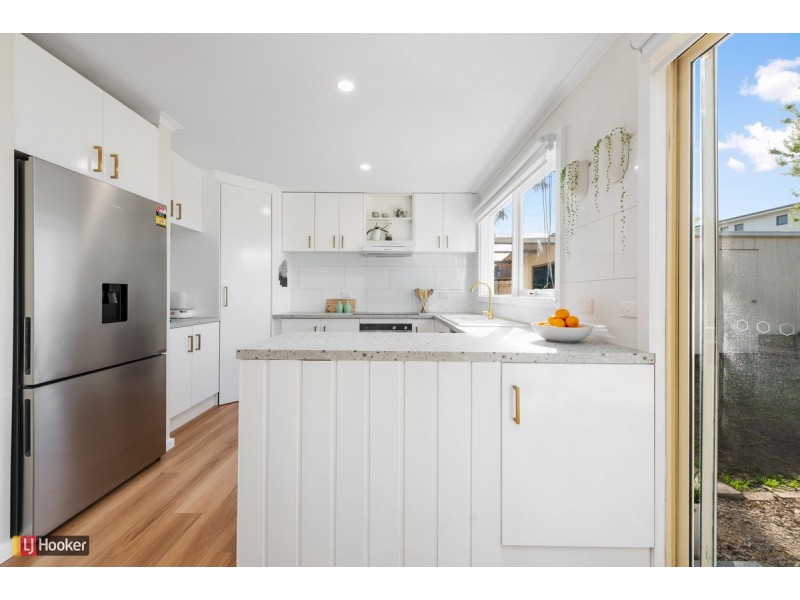 3 Uplands Avenue, Lakes Entrance VIC 3909