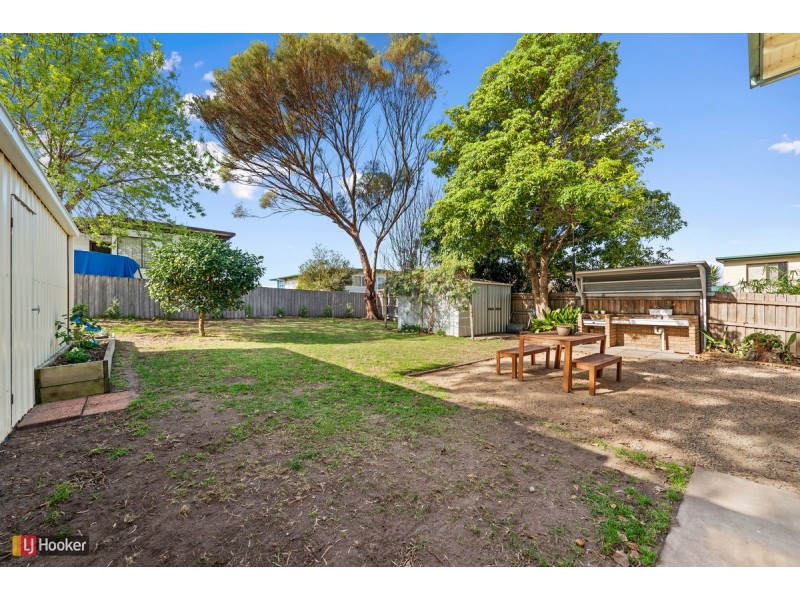 3 Uplands Avenue, Lakes Entrance VIC 3909