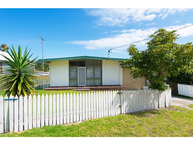 16 Robin Street, Lakes Entrance VIC 3909