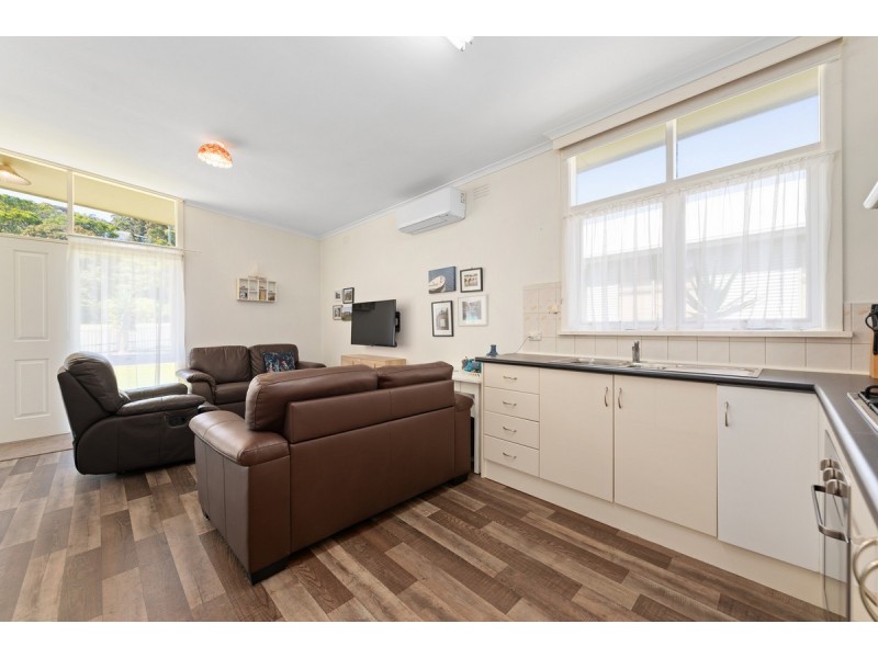 16 Robin Street, Lakes Entrance VIC 3909