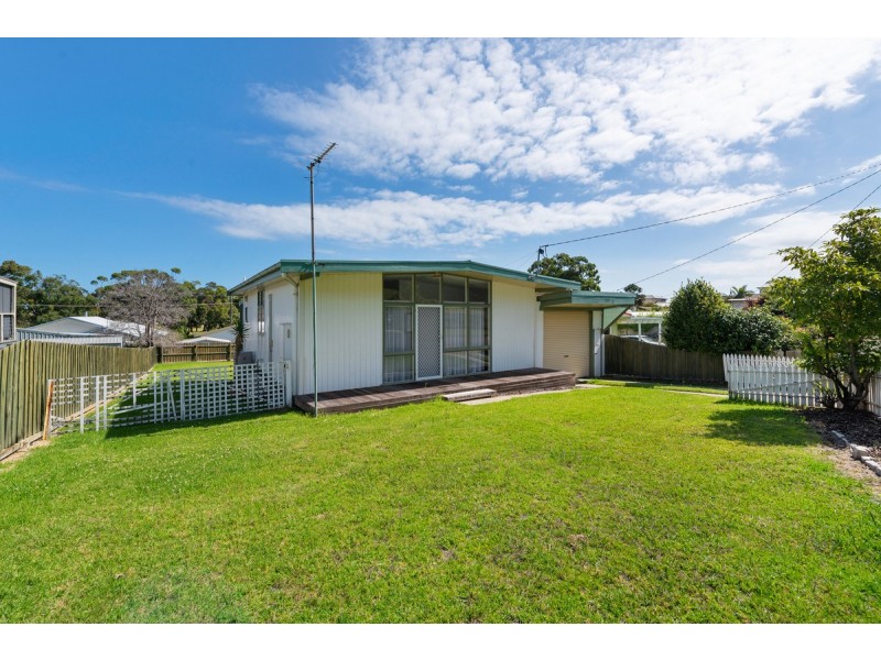 16 Robin Street, Lakes Entrance VIC 3909
