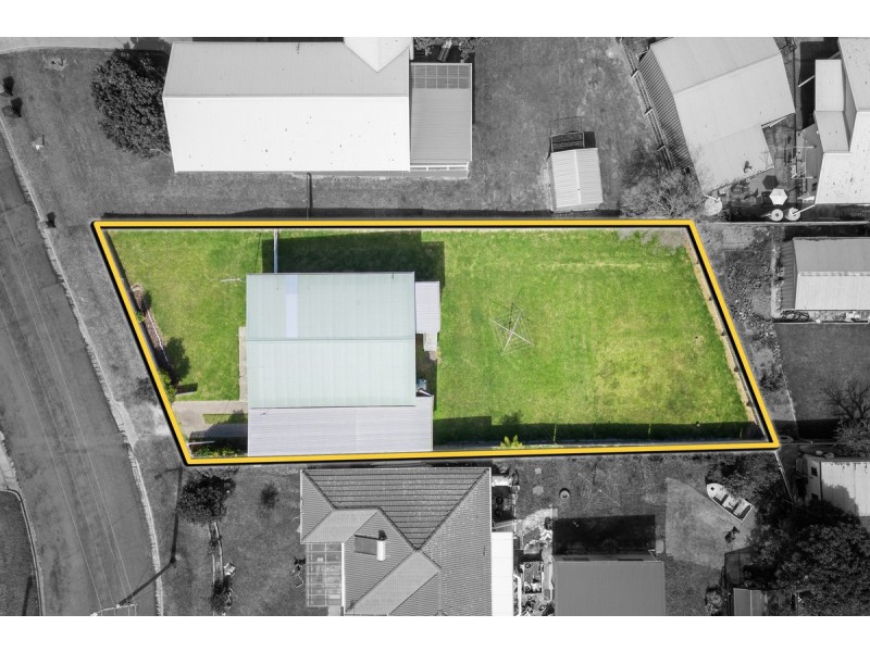 16 Robin Street, Lakes Entrance VIC 3909